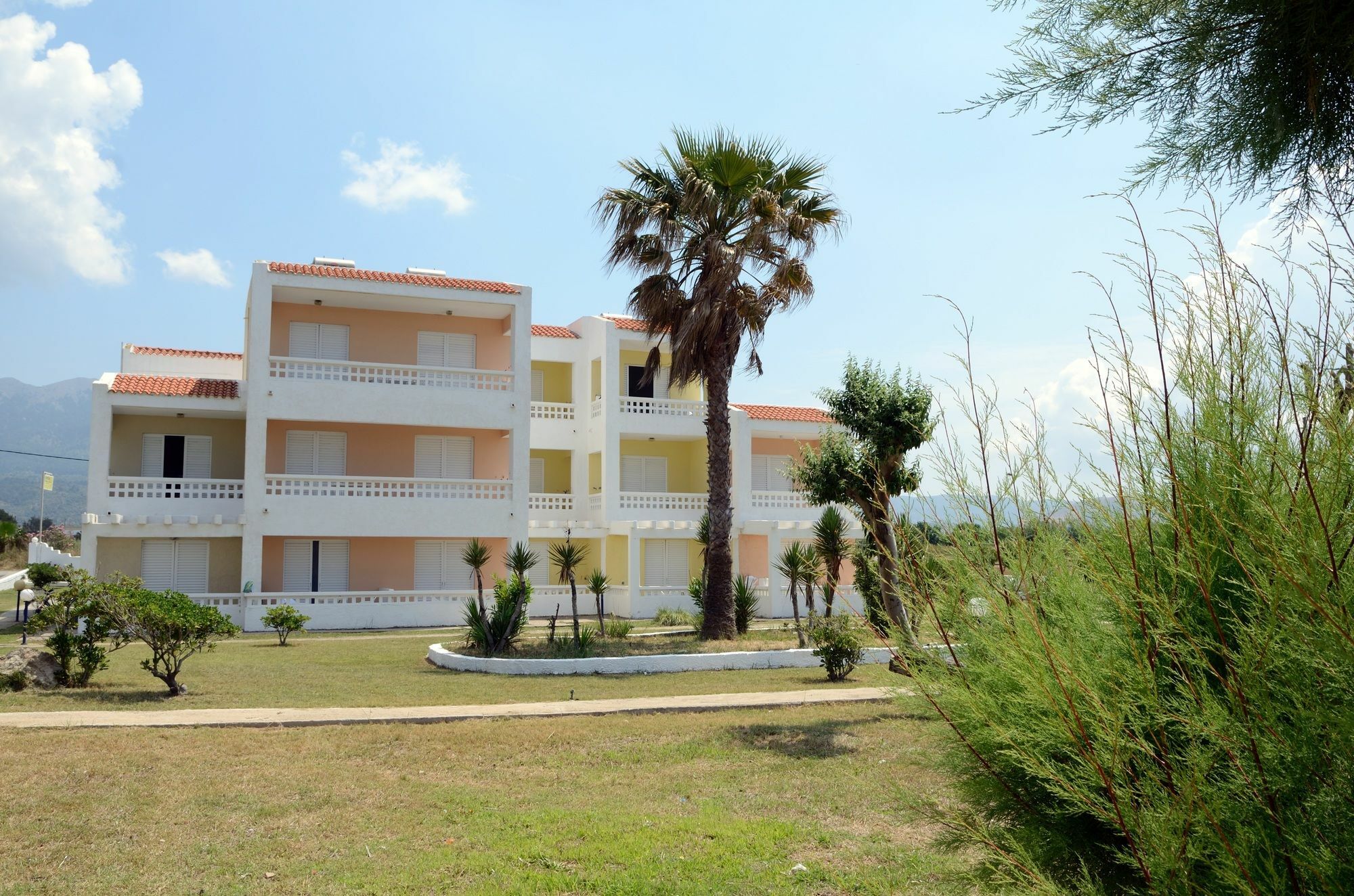 Byron Apartments Tigkaki  Ngoại thất bức ảnh