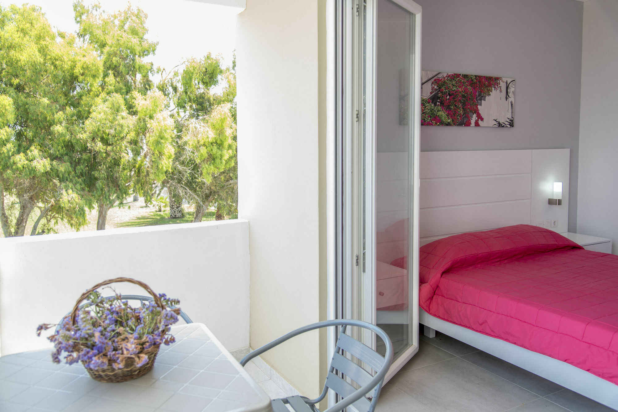 Byron Apartments Tigkaki  Ngoại thất bức ảnh